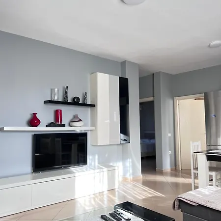 Boulevard Views - Spacious *