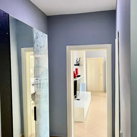 Boulevard Views - Spacious Apartment *