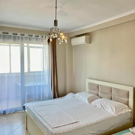 Boulevard Views - Spacious * Tiran