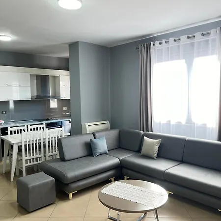 Boulevard Views - Spacious Apartment *