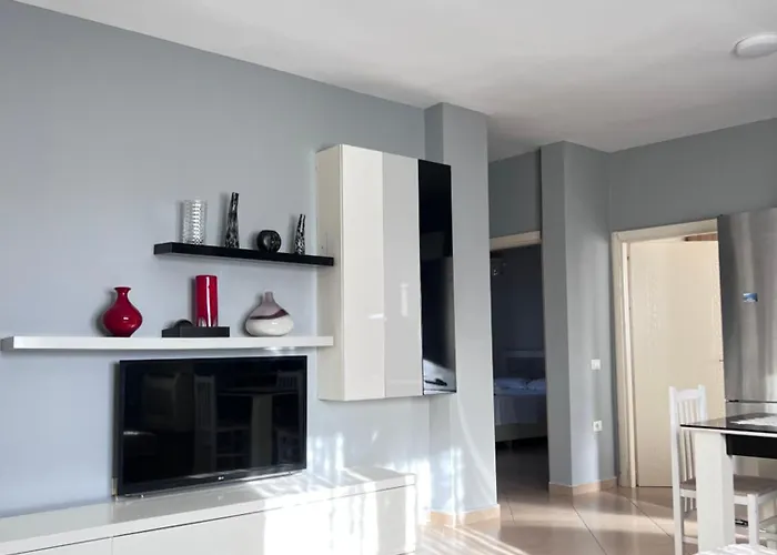 Boulevard Views - Spacious *